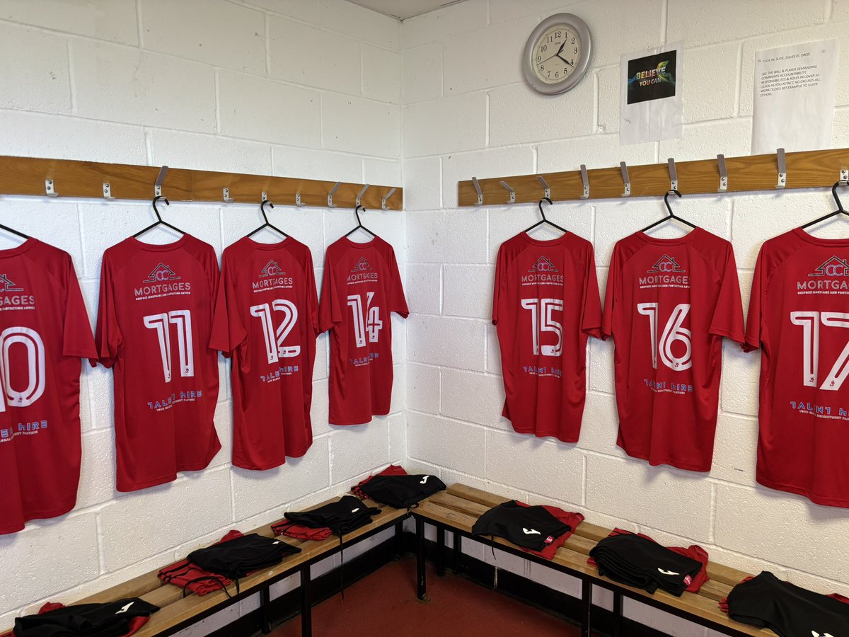 CirenTownFC's tweet photo. 📍Back at the Talent Hire Stadium as we entertain @longlevensafc in a huge match - weather gorgeous ☀️☀️ pitch immaculate 👌- be sure to pick up the latest copy of the Centurion 🦁 featuring exciting new winger Ieuan Bailey on the cover - just £2 - SEE YOU THERE!! https://t.co/7wdjWq7nR7