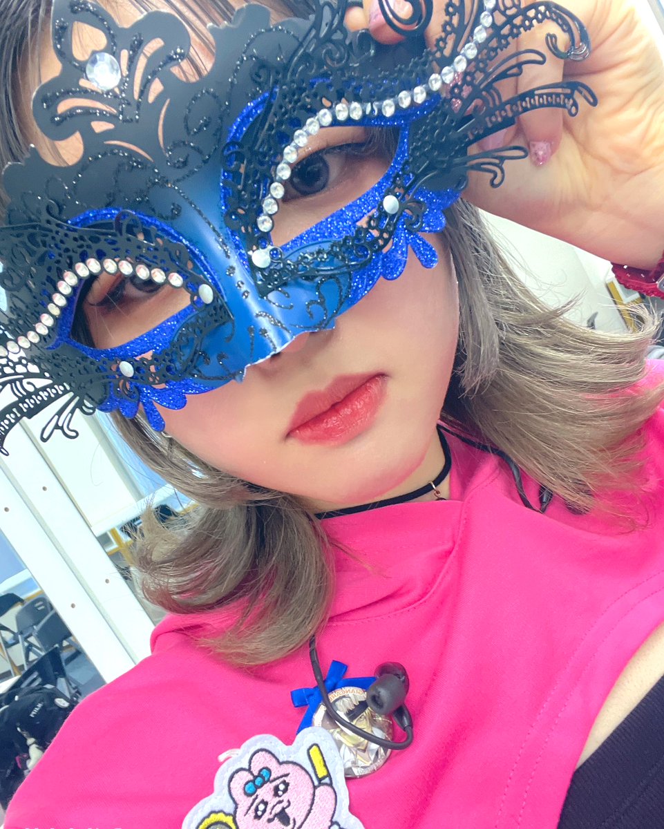 名古屋ライブありがとう〜！🤩

めちゃめちゃ楽しかった👍
明日は大阪も盛り上がっていこ〜❗️

ナコちゃんの腕で私が写ってないよ〜😂