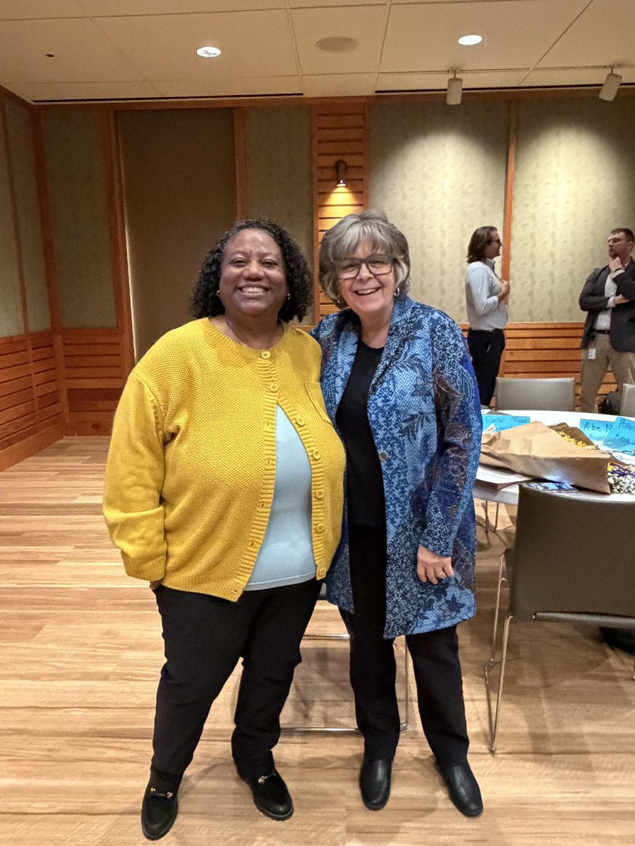 Roxane Edgerton tweet media