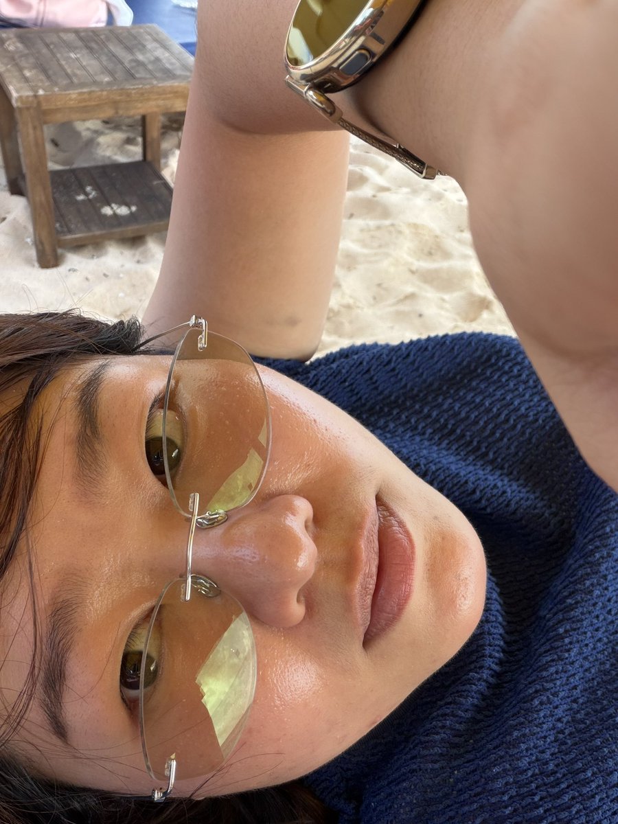 จินโยกอยู่ในฟลอร์ tweet media