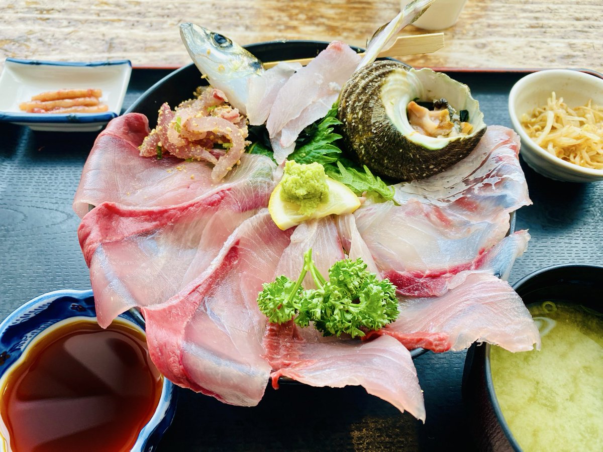 TSRacingdriver's tweet photo. 佐賀関復興を願って
関あじ関さばの海鮮丼を食べに行ってきました✨身はプリプリでとても美味しかった！ https://t.co/XO7Uxq1Ej7