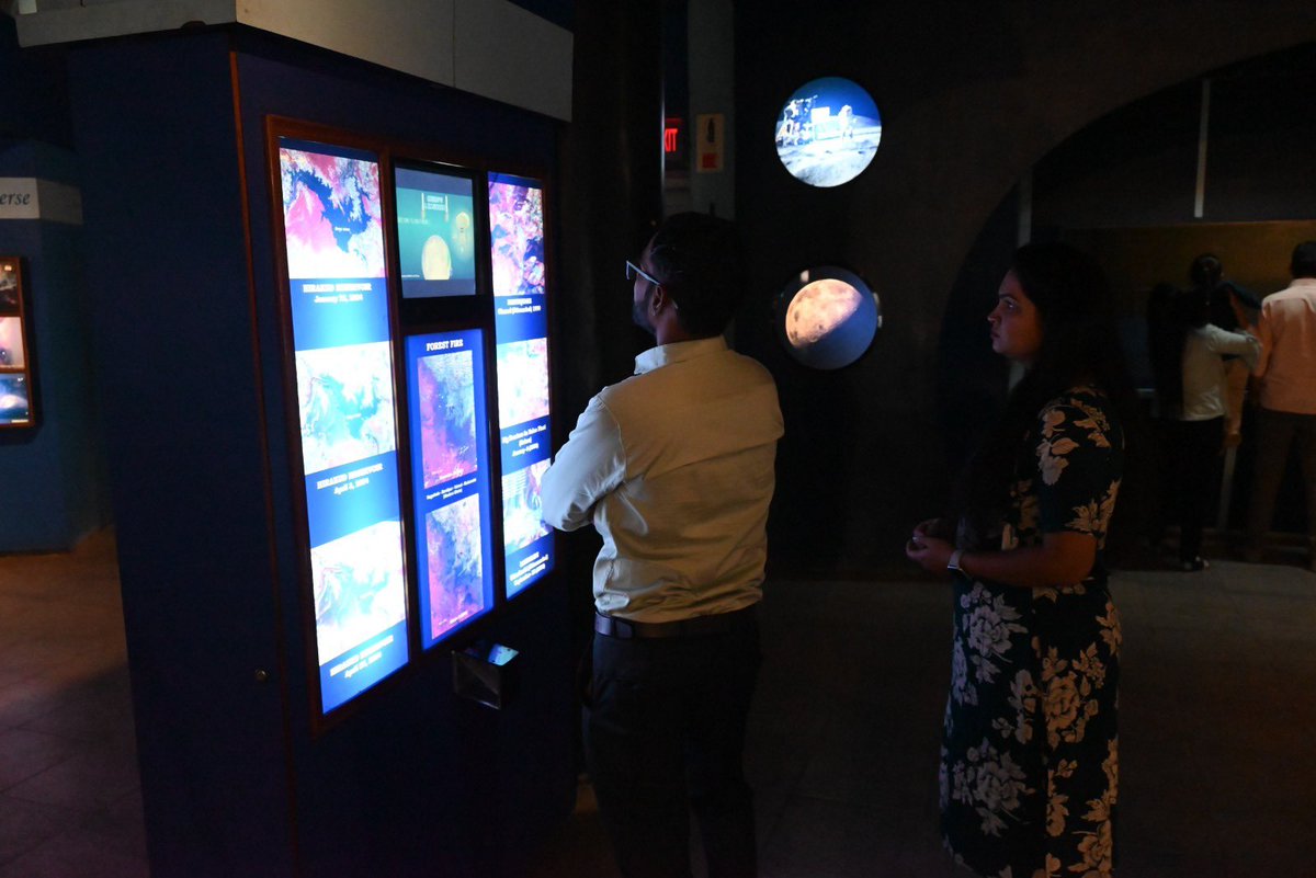 GujScienceCity's tweet photo. ગુજરાત સાયન્સ સિટીના Hall of Space અને Hall of Science માં મુલાકાતીઓ માટે વિજ્ઞાનની રસપ્રદ દુનિયા અનુભવવાનો અનોખો અવસર!
અહીં અવકાશના રહસ્યો અને વિજ્ઞાનના અદ્ભુત પ્રયોગો સાથે શીખવાનો અને માણવાનો આનંદ મેળવો.
#GujaratScienceCity #HallOfSpace #HallOfScience #ScienceForAll #ExploreScience #STEM #ChaloScienceCity #VisitorExperience #ScienceFun
@PMOIndia @CMOGuj @GovernorofGuj @IndiaDST @DSTGujarat @InfoGujarat @drvrajesh @arjunmodhwadia