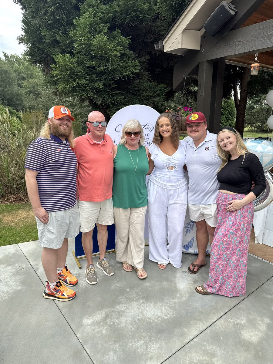 Kelly Parks 🌴🌺 tweet media