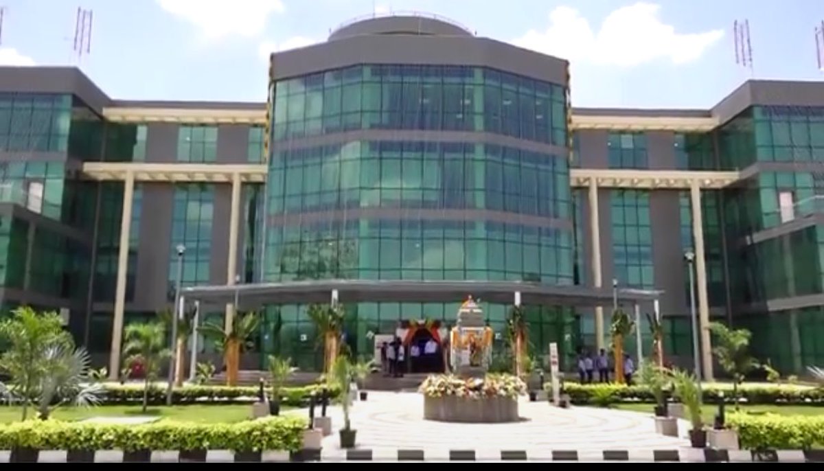 UpdatesChennai's tweet photo. Madurai Airport has got a 88 Crs new Air Traffic Control Tower-cum-technical block. Looks better than one at Chennai  and probably the best in the state as of now...👍 https://t.co/SzhBtZIZWm