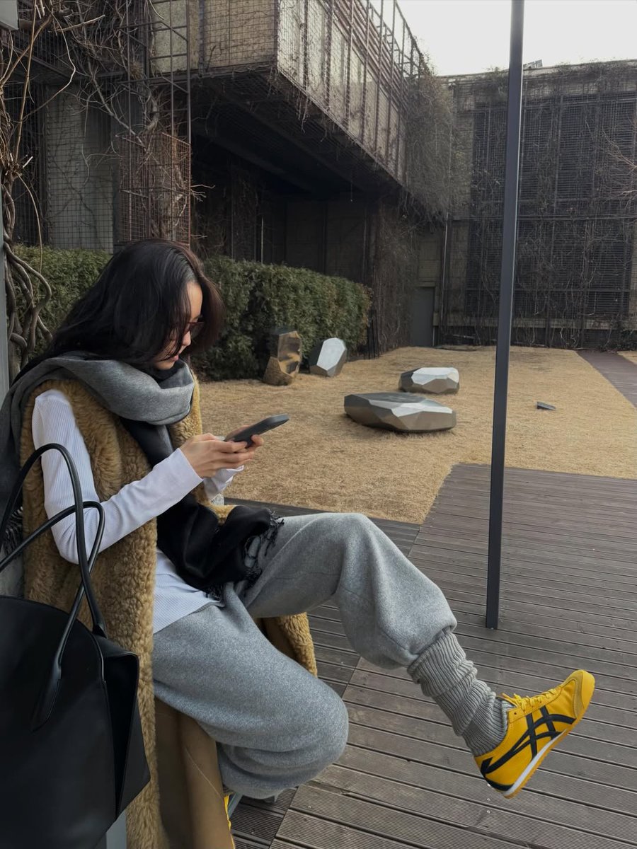 naeunstgrm's tweet photo. [INSTAGRAM] marcellasne_: 🍕💛

#ad #오니츠카타이거 #MEXICO66 #멕시코66

🖇️https://t.co/PHuH3Cro3y

#손나은 #나은 #SONNAEUN #NAEUN https://t.co/CfwSUL4C0f
