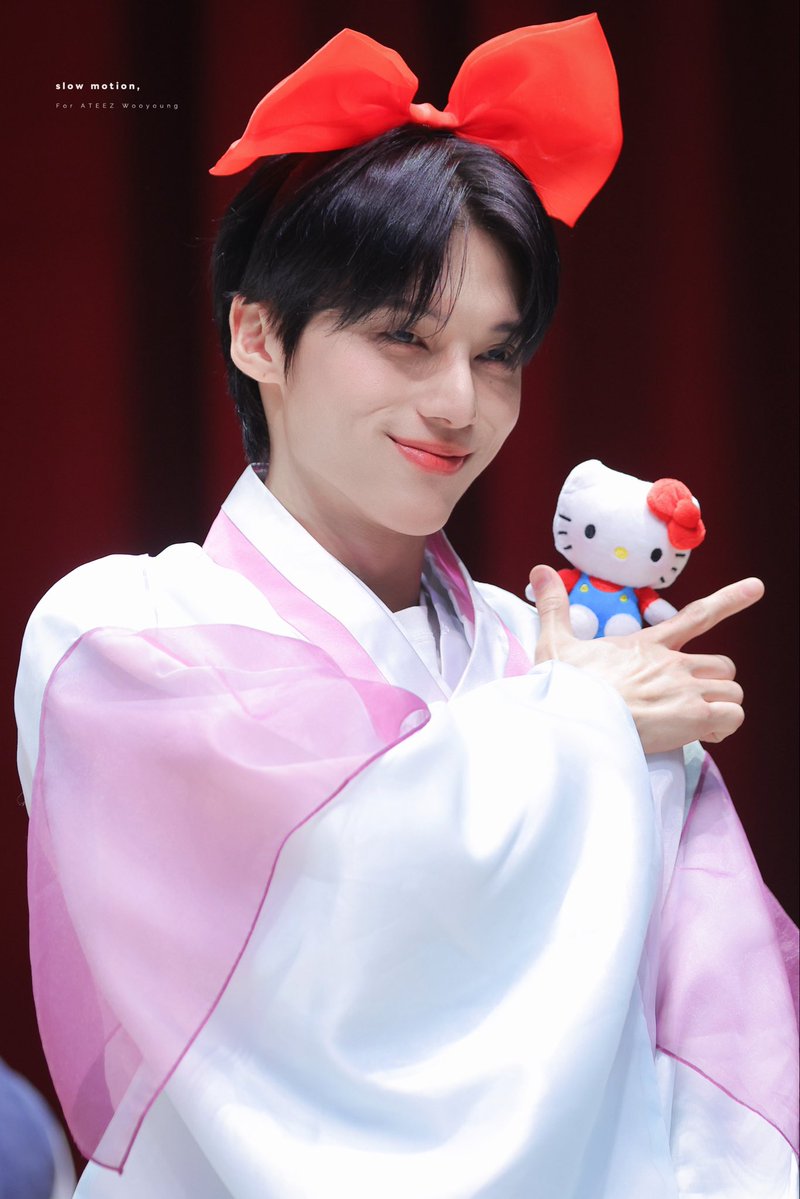 260219 팬사인회 HD

인간 헬로키티... ໒꒰ྀི っ៸៸ o̴̶̷̥᷅ ྀི꒱ა

#WOOYOUNG #우영
#ATEEZ #에이티즈