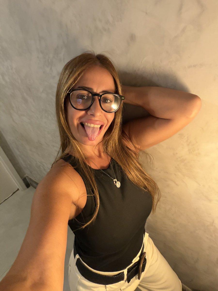 Ana Taylor tweet media