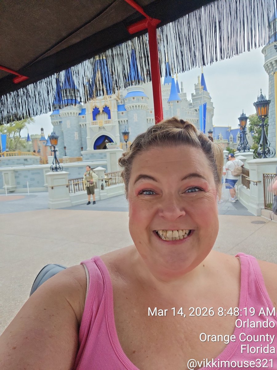 VikkiMouse tweet media