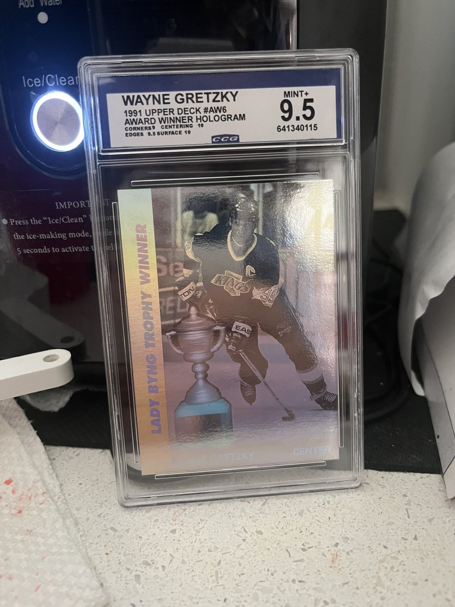 bens_toy_attic's tweet photo. @3bangerbreaks @kirkseguin71 Wayne Gretzky 1991 Upper Deck #AW6 Hologram CCG 9.5 Kings $35 https://t.co/nXOLl6zmaq https://t.co/EG2WuPajHS