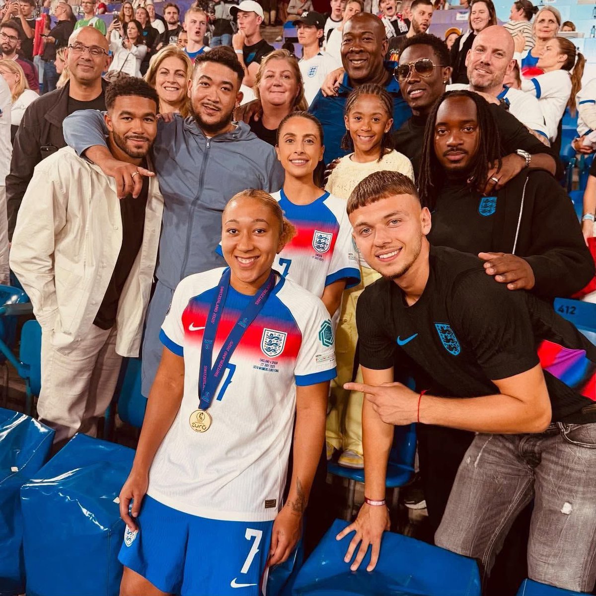 Ayoola Designs tweet media