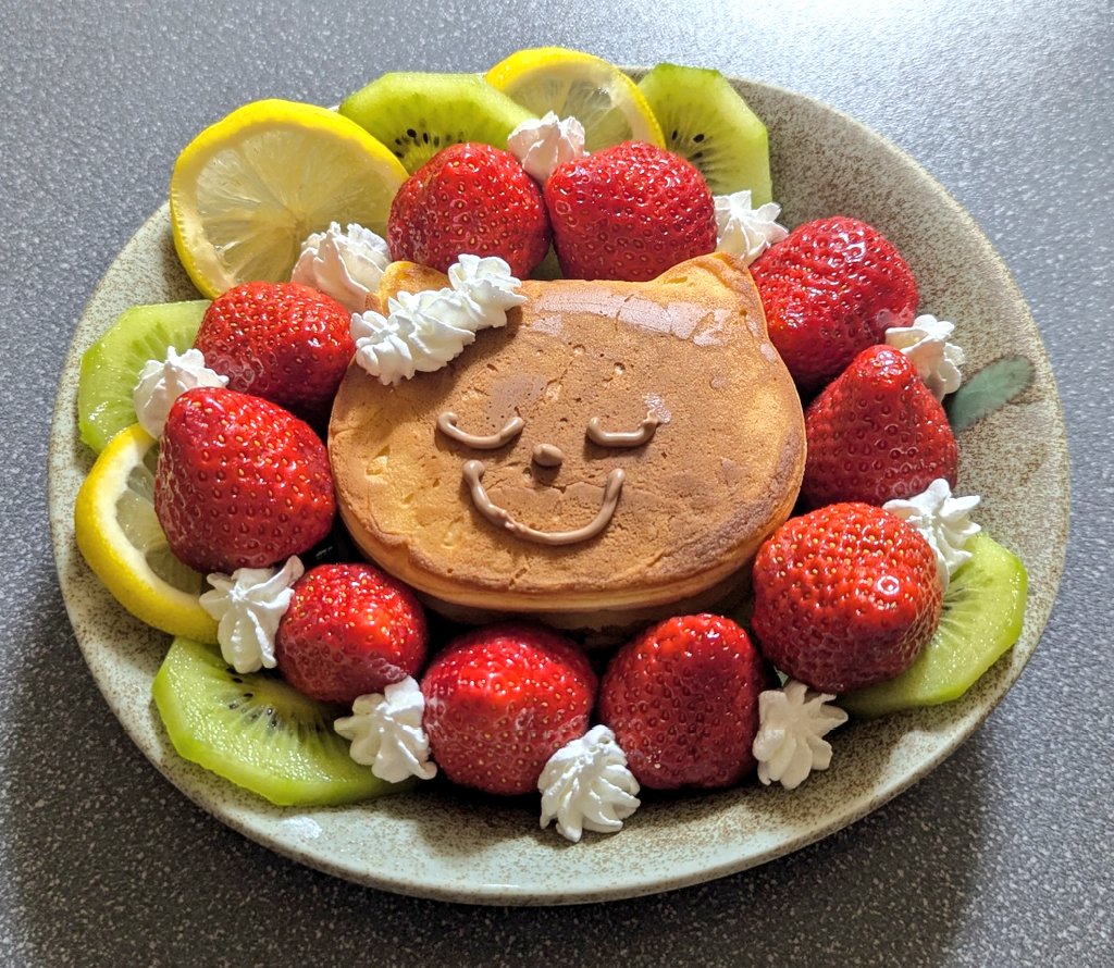 888MI_KENSHI888's tweet photo. LemonのCD発売ハチ周年って事で🥞
Lemonとイチゴとパンケーキになっちゃった💦
色々とセンスが無くて限界(._.)
#米津玄師
#Lemon
#クランベリーとパンケーキ
#PaperFlower https://t.co/abMoHWQ2MW