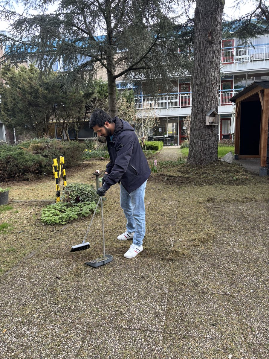 Moslimjongeren Den Haag tweet media