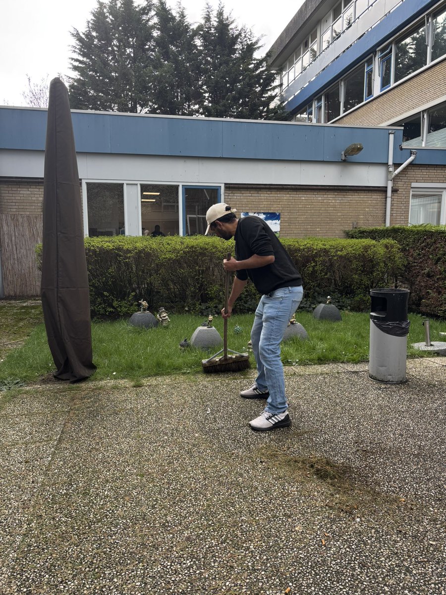 Moslimjongeren Den Haag tweet media