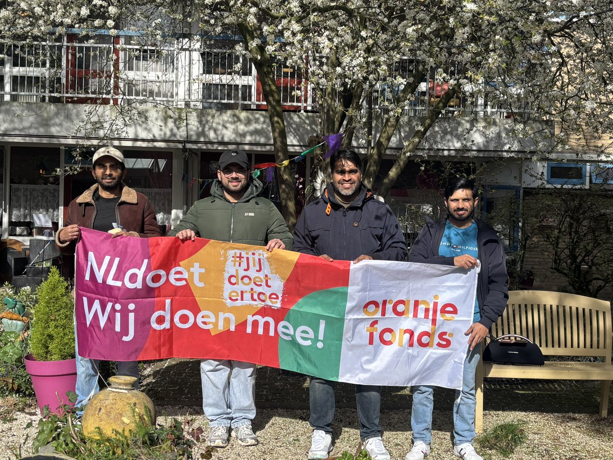 Moslimjongeren Den Haag tweet media