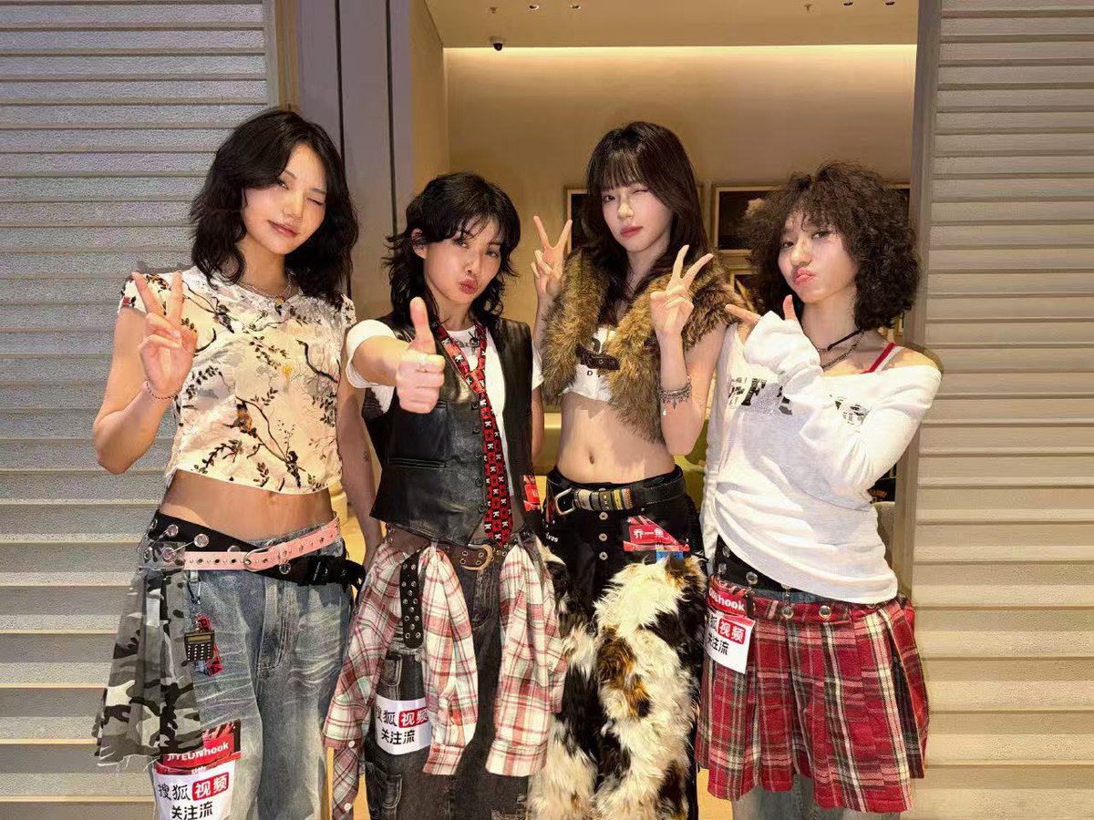 중녀언니들이 사랑하는언니가 올렷나봐
나에게보내주엇어