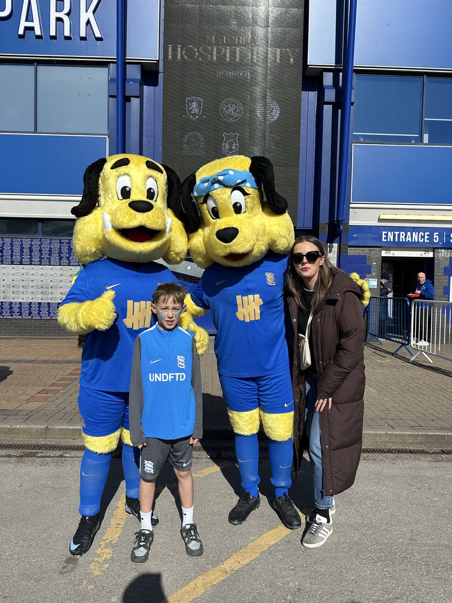 rhi1875's tweet photo. Nothing better than the blues in the sun 😎 https://t.co/5523BVfaXL