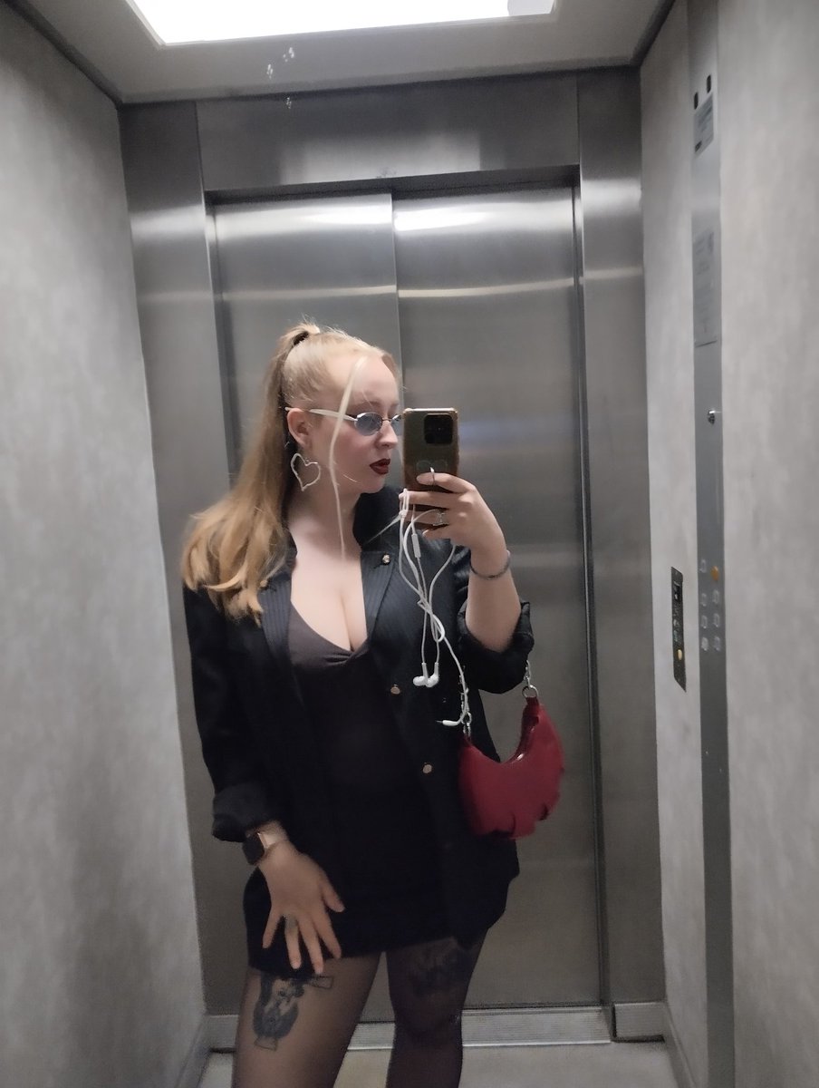 ✨ Reine Hélène ✨ tweet media