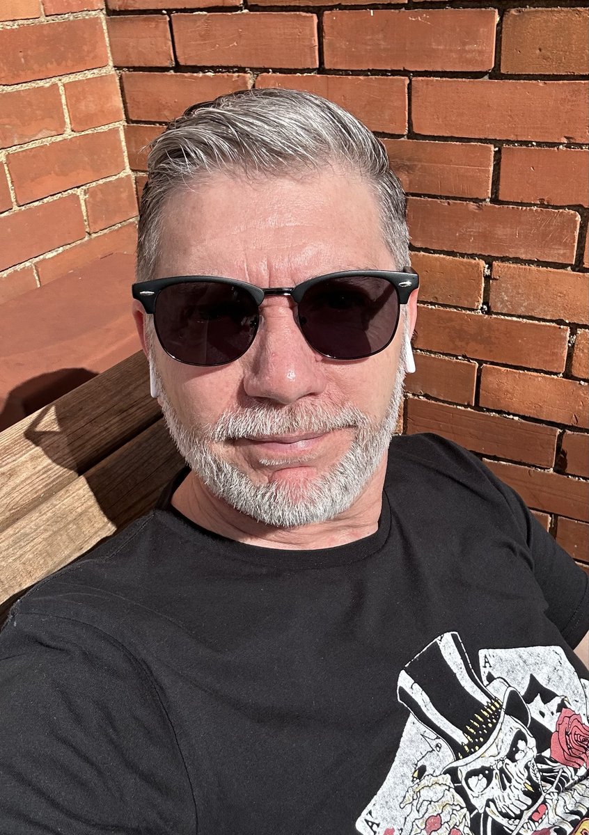PMRandy's tweet photo. Wow, it could almost be summer!! ☀️ 
First beer in the garden, this year. 
Happy Saturday! 🍺 
#Devon
#Spring https://t.co/FKxfNJ5ixs