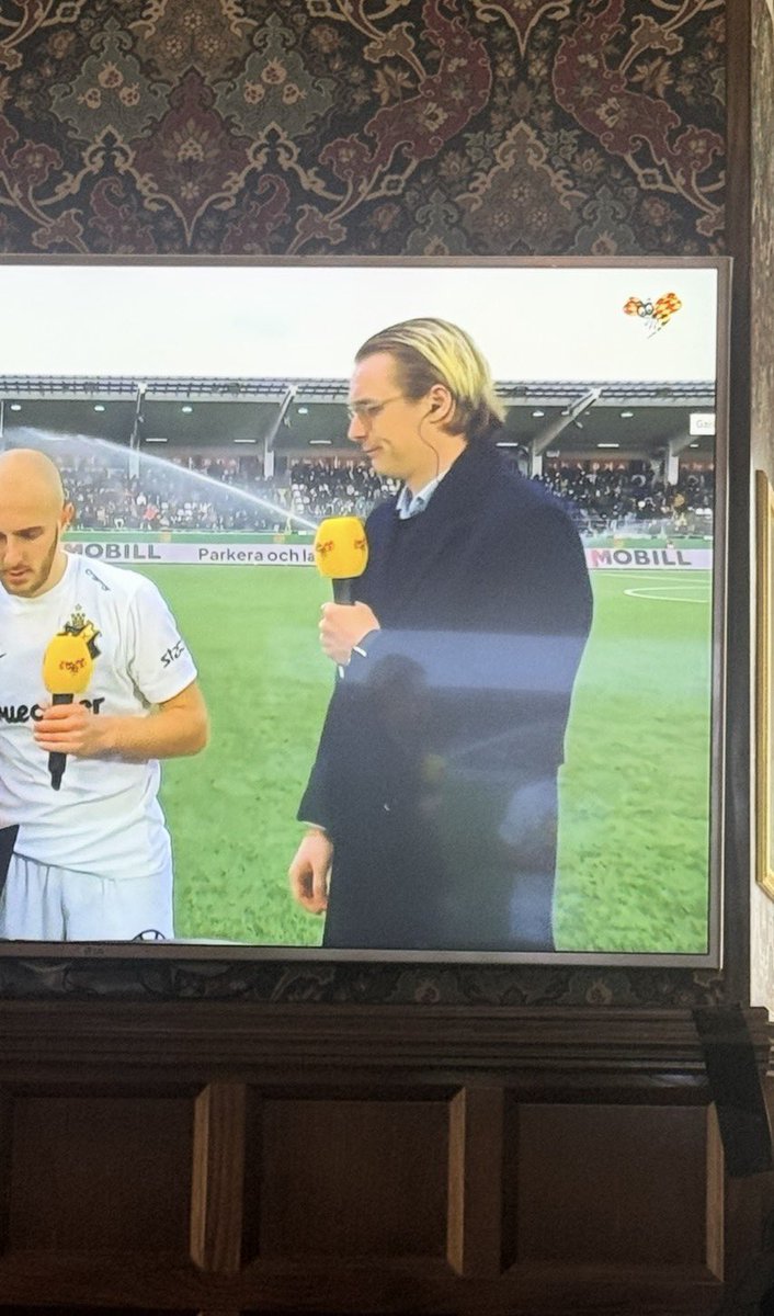 hundåren tweet media