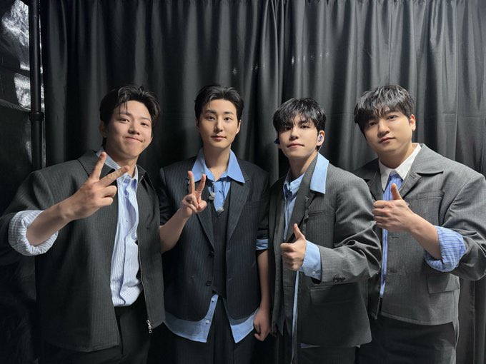 Sungnlight's tweet photo. 10th Anniversary <The DECADE> in #GWANGJU - DAY1 https://t.co/VgQi74teT1