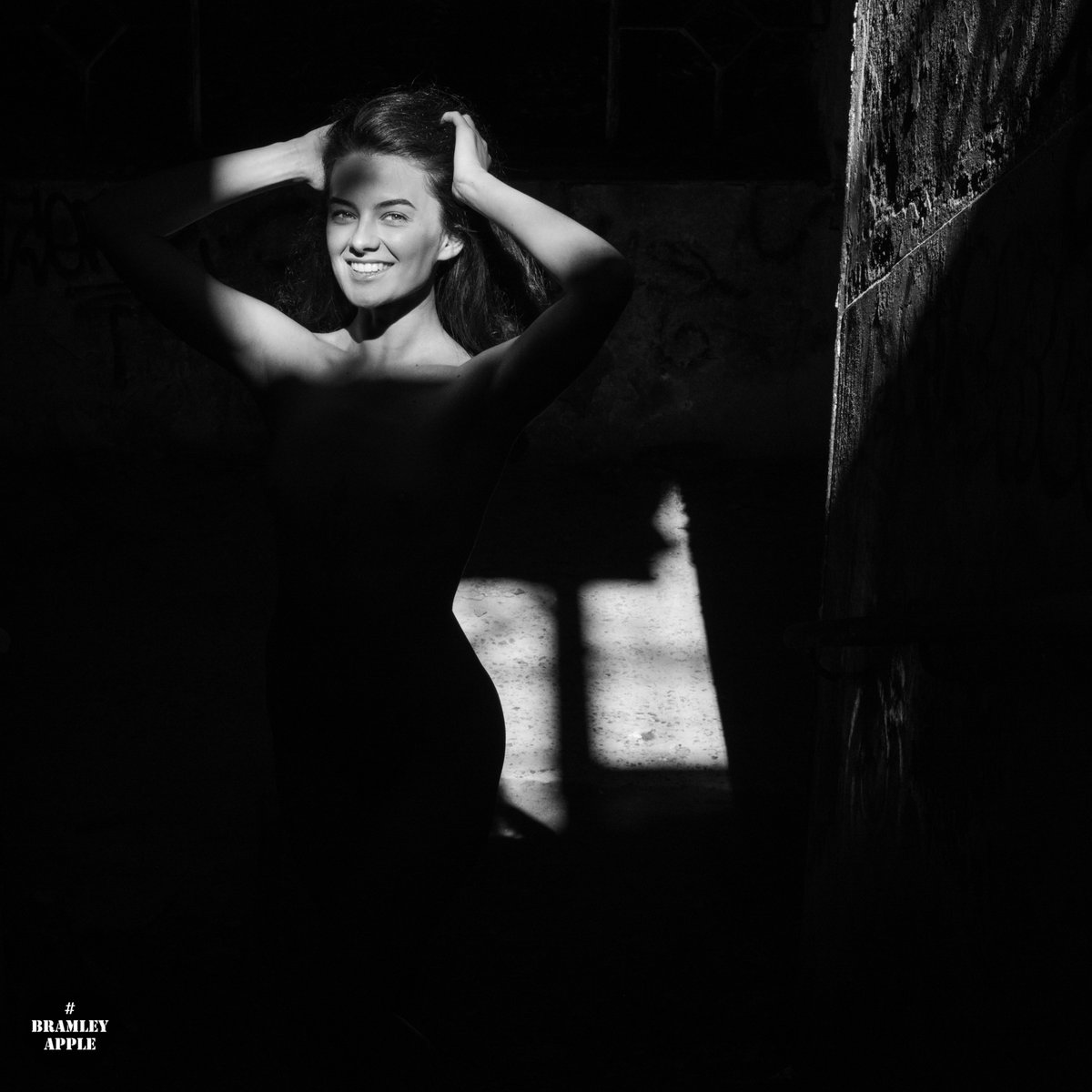 BramleyAppleXXX's tweet photo. 🍏MONOCHROM SATURDAY🍏

Only we know Maria is fully naked🤫

1 more photo (BW+COLOR) of Maria today, LINK ON PROFILE!
#BramleyApple #fineartnude #artisticnudephoto #blackandwhite #monochrome #portraits #ritratto #portraitmood #portraiture #artisticphotography #artnude #bodyscape https://t.co/JV0FquYPix