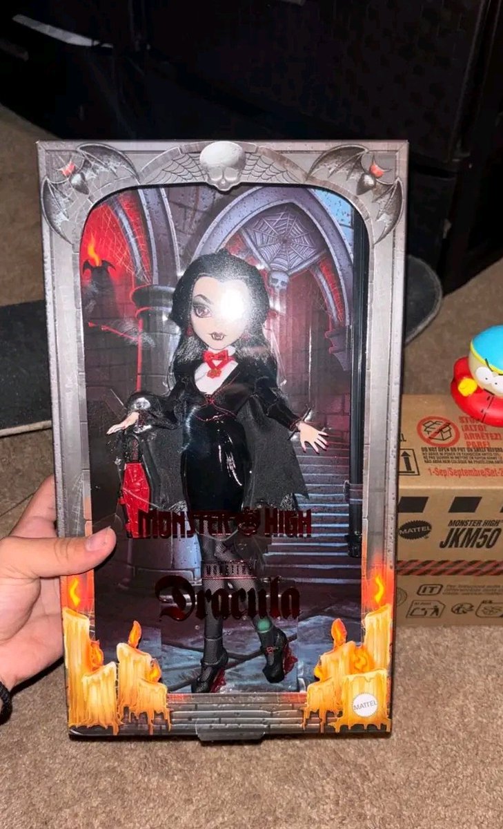 Buhtim_tg's tweet photo. First IRL Pictures of Monster High Universal Monsters Dracula doll (2026) https://t.co/WS6NkVeW8x