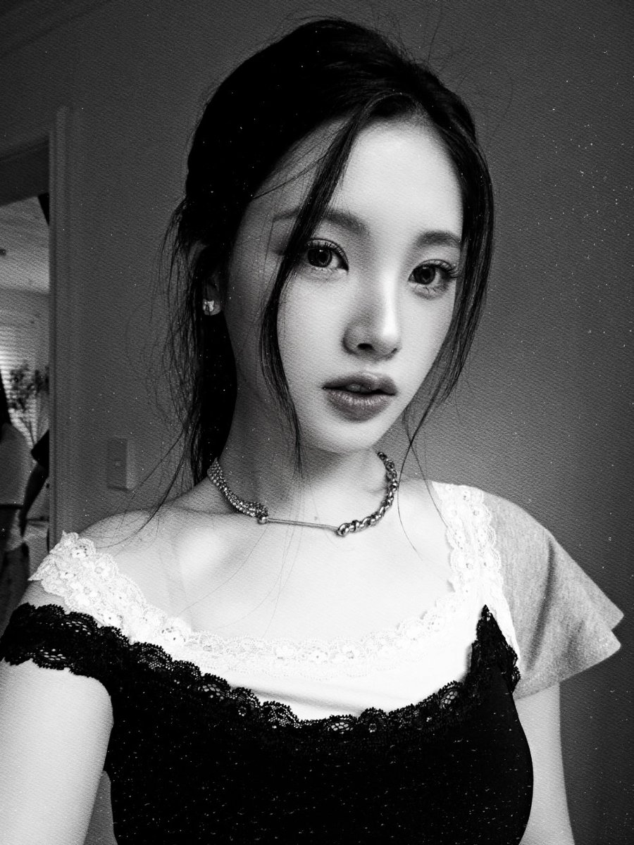 ✿...  midnight  aura  wrapped  in  quiet  confidence  soft  gaze  but  the  energy  speaks  louder  than  words  오늘도  내  분위기  조금  𝖽͟𝖺͟𝗇͟𝗀͟𝖾͟𝗋͟𝗈͟𝗎͟𝗌  little  mysterious  yet  shining  bright  like  a  calm  star  drifting  slowly  across  the  silent  sky ♡⠀₊