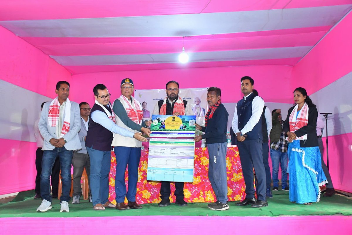 keshab_mahanta's tweet image. Land pattas were distributed to 581 families of Amolokhi Tea Garden today. This historic initiative, launched by the Hon’ble Prime Minister, fulfils the long-cherished dream of tea garden worker families and is expected to strengthen their social and economic security.
#KM