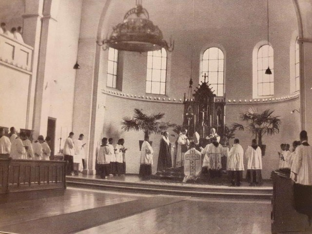 In 1949, North Korean intelligence raided a Benedictine monastery and arrested 70 monks in a single night

The abbot died in prison
The monastery became an agricultural university
Yet... the Vatican never recognised the suppression

It still lists Tokwon as an active territorial