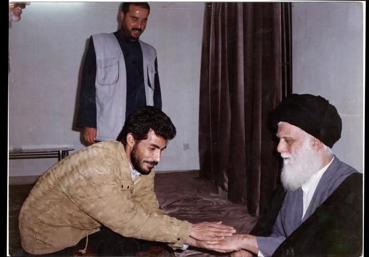أَنَا حائِرٌ جِدًّا بمَدحِكَ سيِّدي 
فأَنا قَليـلٌ حيـثُ أَنْتَ كَثِيـرُ..
ياشهيد الله