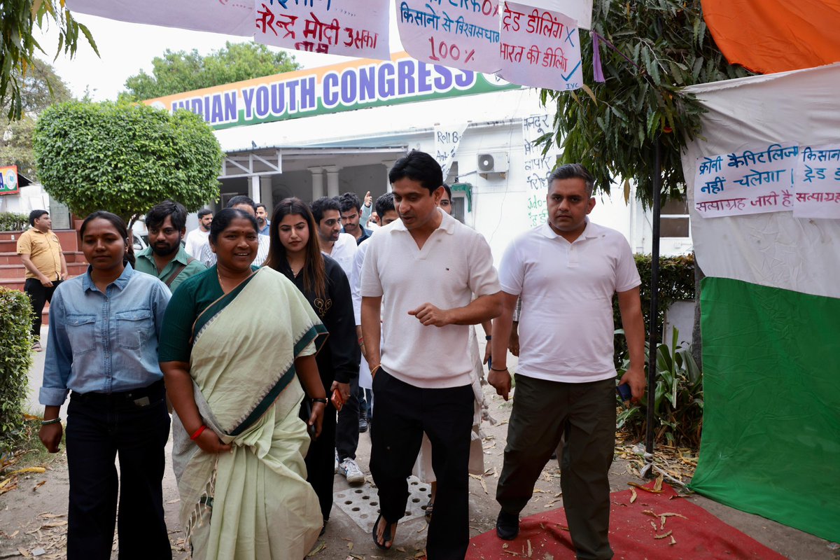 IYC's tweet photo. आज #NyaySatyagrah में MLA @seethakkaMLA जी पहुंचीं और इस संघर्ष को और मजबूती दी।

देशहित से समझौता मंज़ूर नहीं!

जब तक यह जन���िरोधी समझौता रद्द नहीं होता, तब तक हमारा संघर्ष इसी तरह मजबूती से जारी रहेगा। 🇮🇳✊🏻

📍 IYC मुख्यालय https://t.co/JrMGa1kf5N
