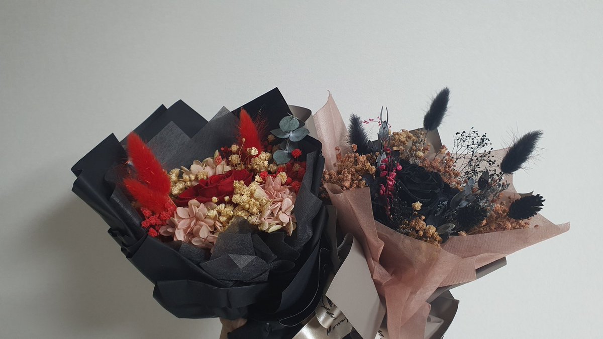 사실 저는 예전에 오트님께서 주신 꽃다발도 아직 가지고 있습니다...