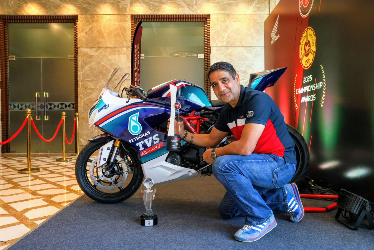 Vimalsumbly's tweet image. We don’t follow racing.
We build it. 

TVS Racing (2025 season) Won
- 8/9 National Championships
- Pro Stock 200 + 300-400 dominance
- EV Racing Championship
3000+ riders trained

TVS Racing = Performance First

#TVSRacing #Apache #PerformanceFirst #IndianRacing