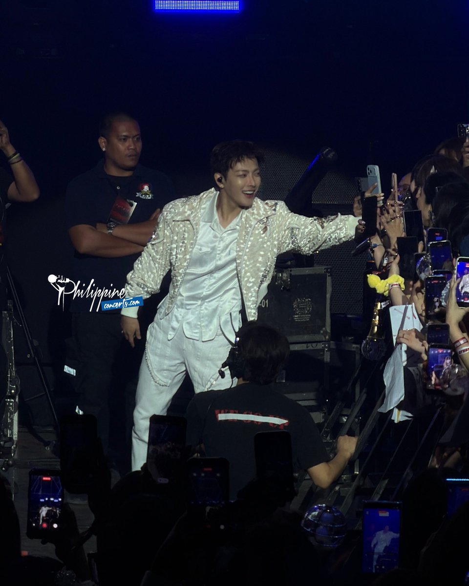 philconcerts's tweet photo. From Jongho’s “To be your light” and San’s “Creep” to Hongjoong’s “NO1” and Mingi’s “ROAR”, ATEEZ got The Big Dome in a trance 🔥

#InYourFantasy_MNL https://t.co/opuxwkd2PD