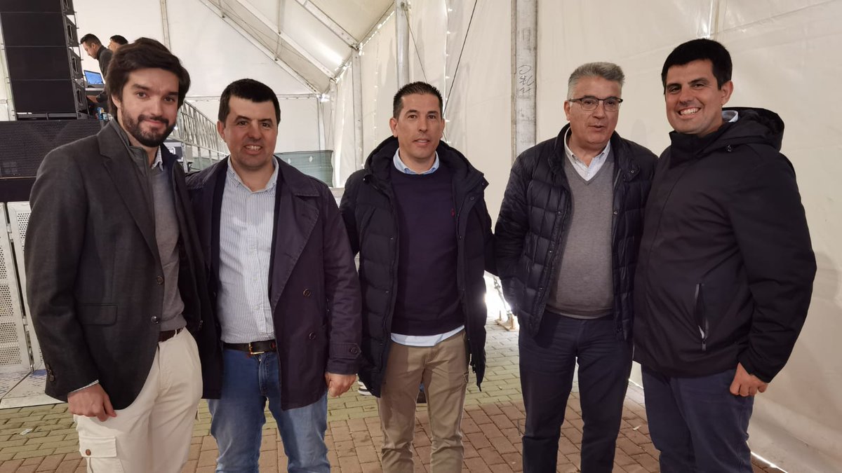 EnriquedelaRos's tweet photo. Buena mañana en Illescas en la previa de la corrida de Milagro en la presentación del libro Bravo Toledano,el torero Víctor Hernández y los ganaderos de Román Sorando.
Gracias @MaxiToroSL por la iniciativa y la organización del evento. https://t.co/xCzZXqEytY