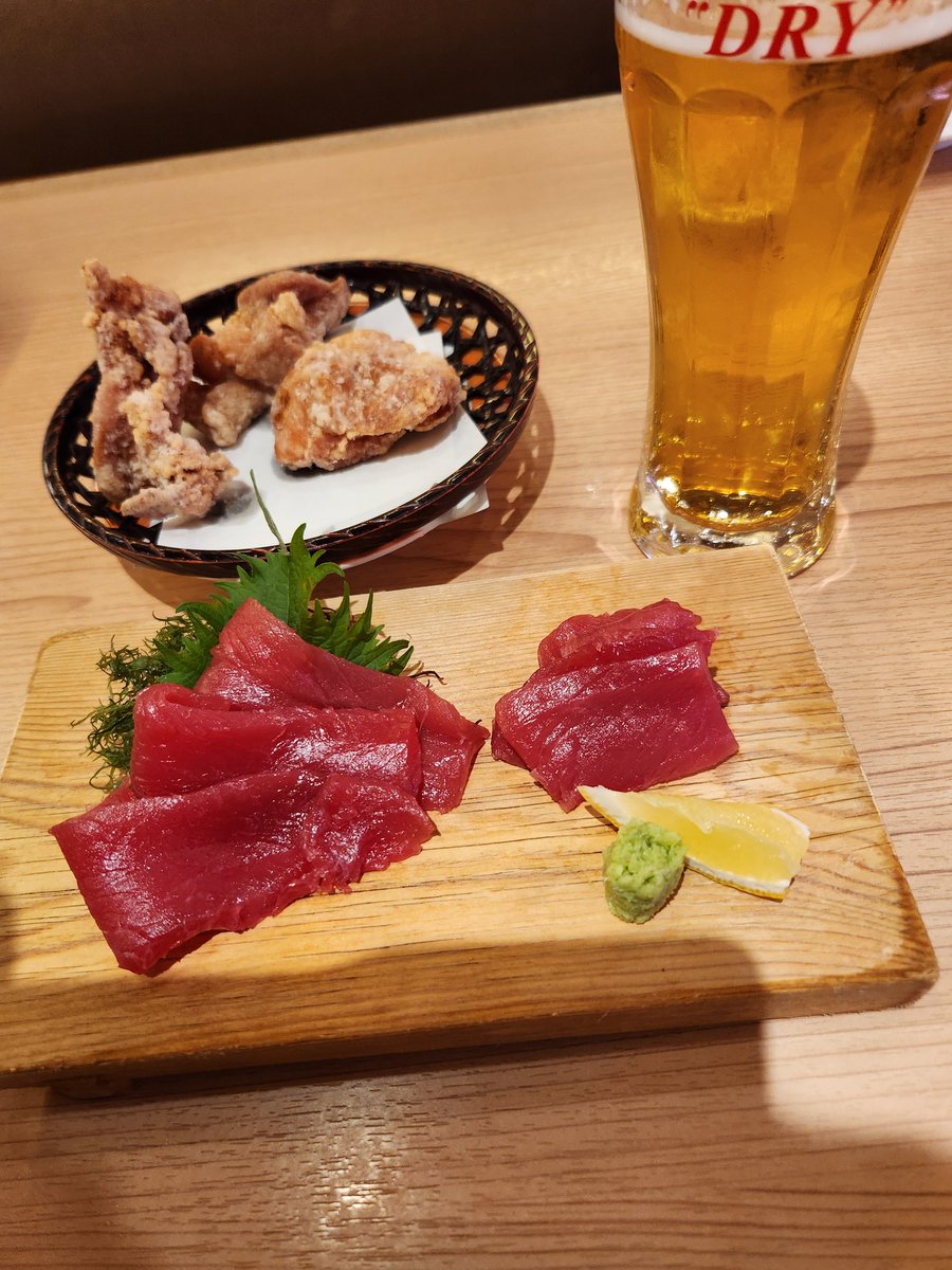 今日はバイオやらずに
家族で等身大ガンダムがいる商業施設へ！

俺は飯食うだけだけどｗ

で、飯食べて
みんなでゲームセンターへ

酒の力借りておっさん1人で太鼓の達人ｗ

楽しかった！

けど

他の家族はみんなでプリクラ撮ってた。
太鼓の達人してたか誘わなかったって…

悲しい。

誘ってよ。