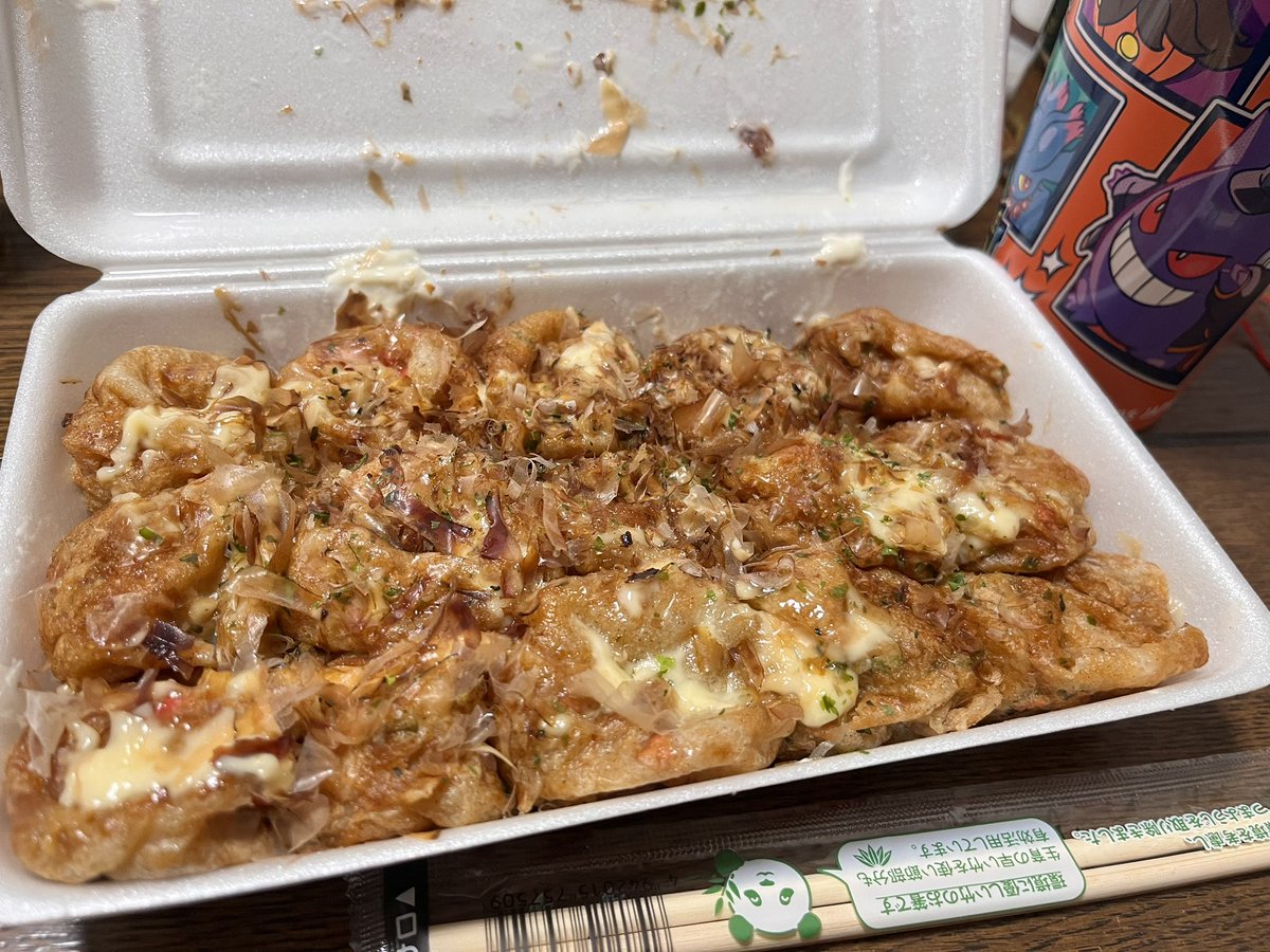 Braid_Brave's tweet photo. ライブ後は胃袋が無限(無限とは言っていない)になるので、ラーメン食ったあとにたこ焼き15個入りを頼んで平然と食べ切るなどした https://t.co/HhlNalKncB