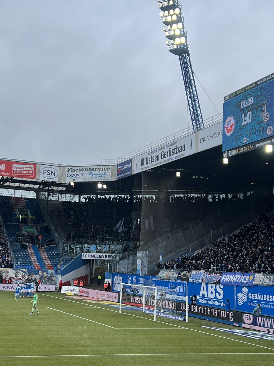 HANSAliveticker's tweet photo. 1‘ Tooooooooorrrr Hansa! Wow! Was für ein Start. Holten bringt Hansa früh in Führung nach einer tollen Vorlage von Bergh! Ein skandinavischer Angriff der sich gewaschen hat!
#FCHMSV
1:0 https://t.co/CnZORQ8aps