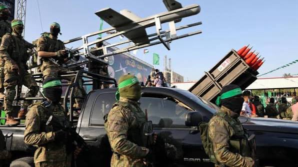 Hamas all’Iran “Fermare attacchi a Paesi vicini”

Hamas, pur affermando il diritto del 🇮🇷 di rispondere all'attacco di 🇮🇱 e 🇺🇸 "con tutti i mezzi disponibili, in conformità con le leggi internazionali", ha invitato "i nostri fratelli in Iran a non prendere di mira i paesi vicini"