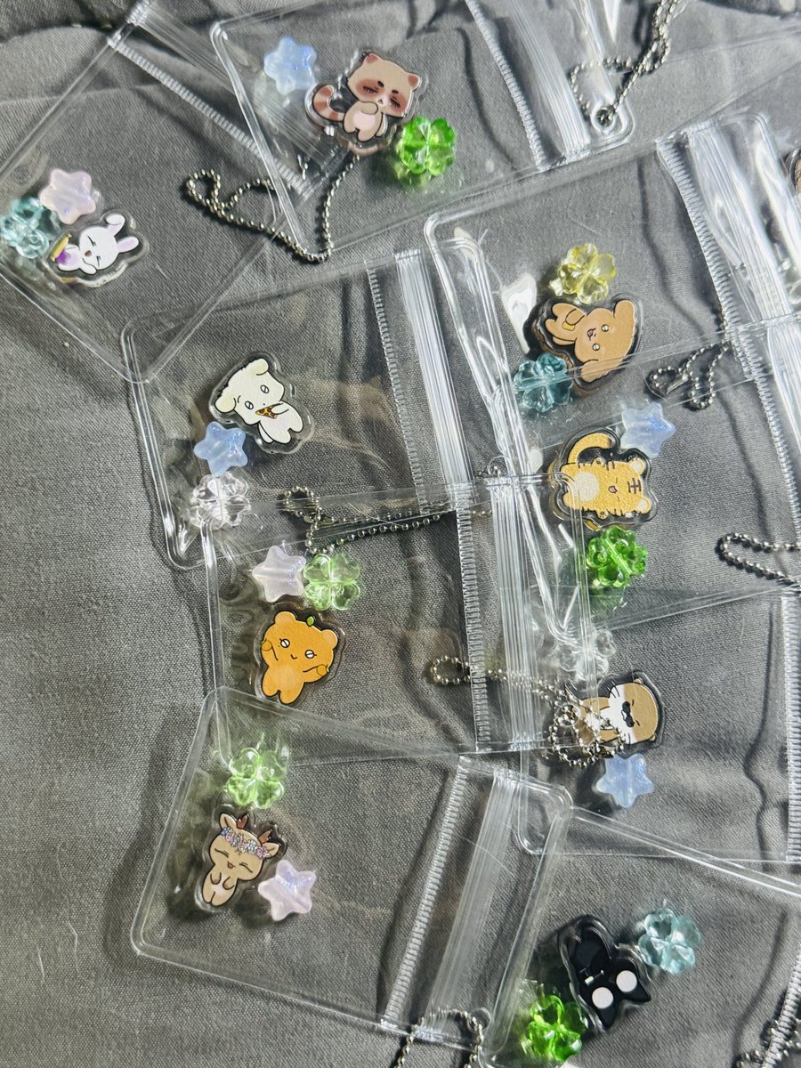 SEVENTEEN WORLD TOUR [NEW_] ENCORE 나눔 공지 

✎︎ 나눔품목 : 지퍼백키링 
✎︎ 나눔 날짜 : 4/5 막콘 (일요일)
✎︎ 장소/시간 : 타래로 공지 
✎︎ 수량 : 총 100개 이상
✎︎인증 : #RT

많이 받으러 와주세여 ..  열심히 준비했어여! 
맞나눔은바로 디엠주세여!!