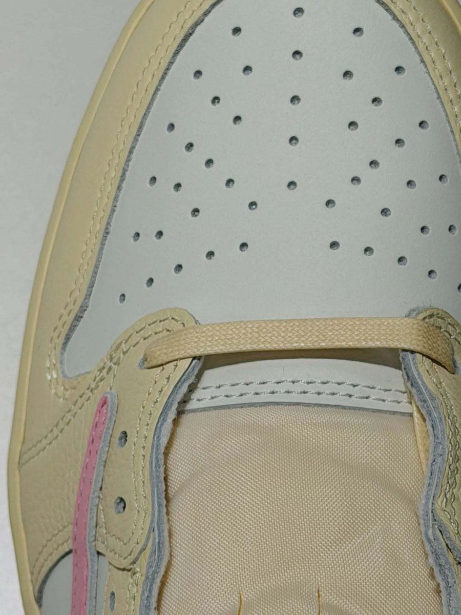 JustFreshKicks tweet media