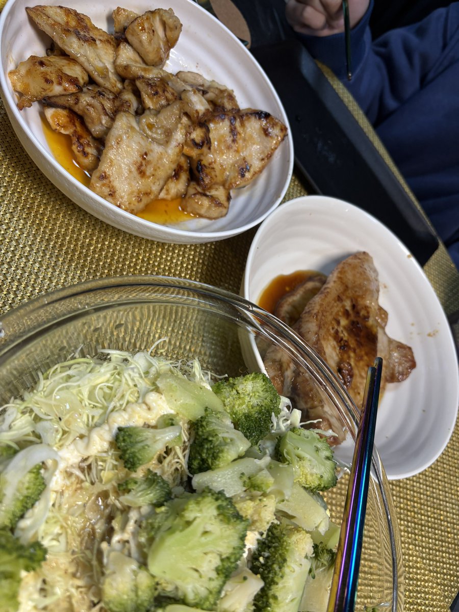 ムスメといろいろアニメ観ながら 呑み喰いしました…！