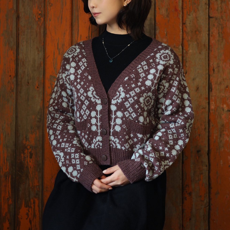 키치 카디건 출시했습니다!
출시 기념 18일 수요일까지 20% 할인 판매 합니다.

더불어 RT 이벤트도 합니다.
RT 또는 인용해 주시면 추첨으로 한명에게 핸드다잉얀 한타래, 두 명에게 키치 카디건 도안을 드립니다.

ravelry.com/patterns/libra…