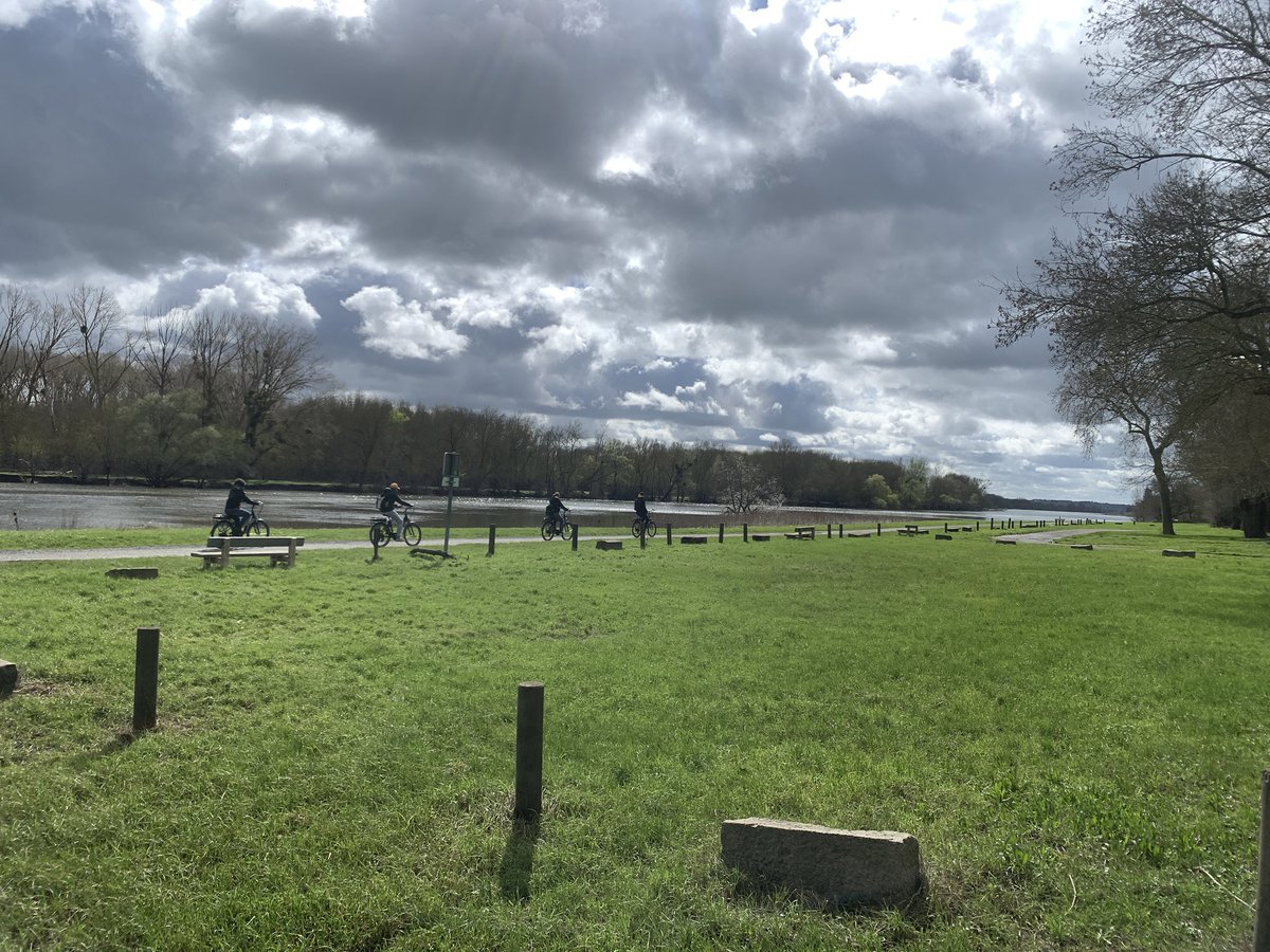SMontecot's tweet photo. C’est parti pour une visite des vignobles de Savennieres !!!
LOIRE ATTITUDE 
#locationdeveloelectrique #loireavelo #anjoutourisme #bouchemaine https://t.co/mHkmASWx7u