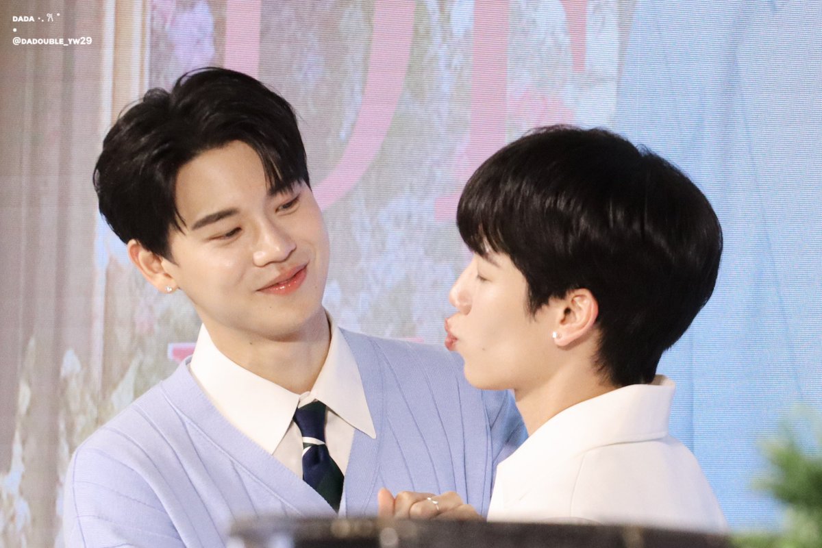 26.03.14 สายตาเอ็นดูเค้าเกิน😳🤭

#FriendsofDestinyYinWar
#yinyin_anw #หยิ่นวอร์ #warwanarat
