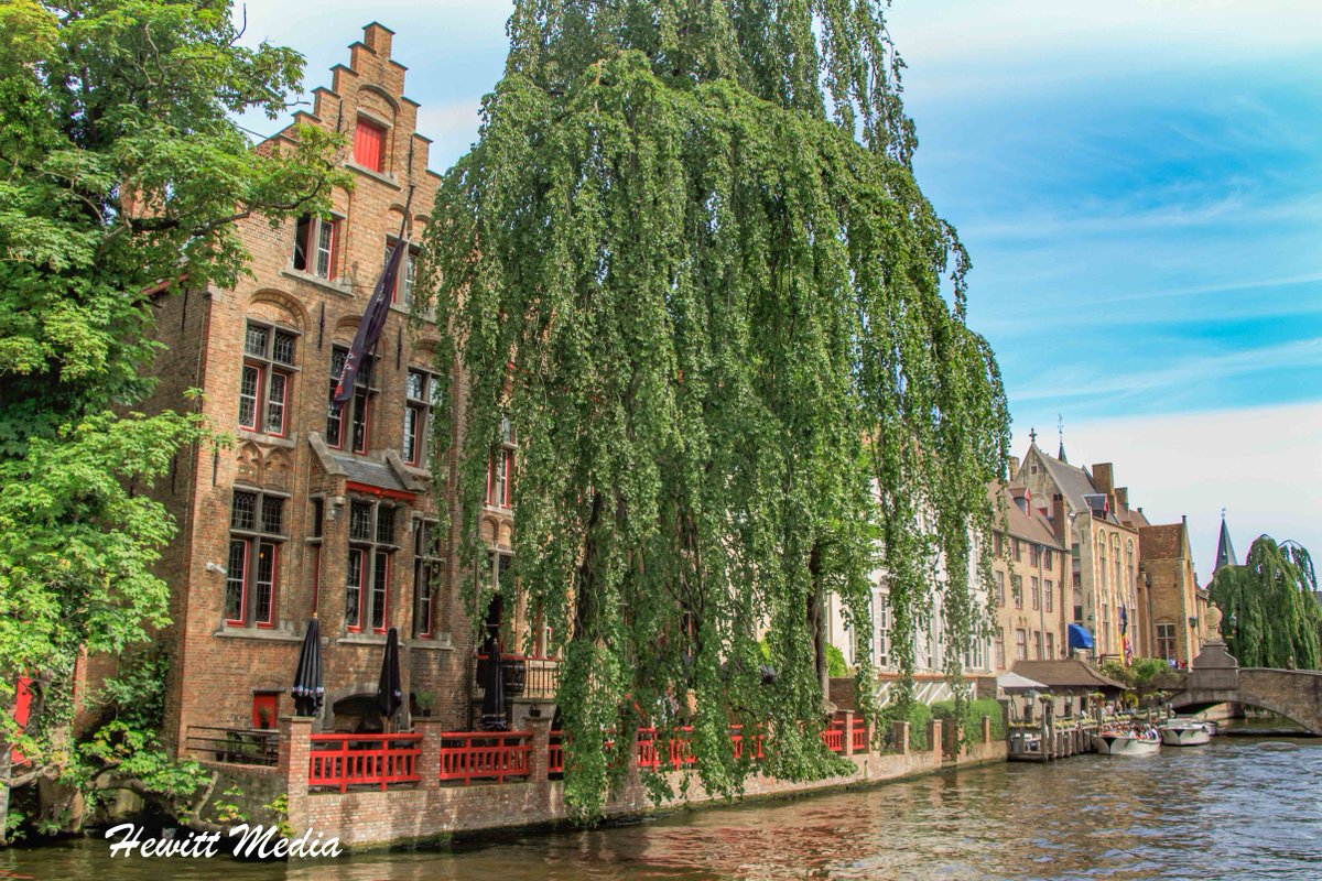 WanderLust1280's tweet image. Often referred to as the "Venice of the North", the city of Bruges and its beautiful canals and over 80 bridges are one of Europe's most breathtaking cities.  Learn more in my Complete Bruges, Belgium Visitor Guide.  wanderlustphotosblog.com/2020/06/23/the…

#Bruges #Belgium #VeniceOfTheNorth