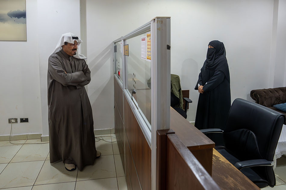 AlAnba_News_KW's tweet photo. رئيس الوزراء: التنسيق بين مختلف الجهات للحفاظ على أمن البلاد

- سموه قام بزيارة تفقدية إلى منفذ النويصيب الحدودي واستمع إلى شرح حول الإجراءات المتبعة لتنظيم حركة الدخول والخروج والخطط التشغيلية المعتمدة

- نُقدِّر جهود الكوادر الوطنية العاملة في المنافذ الحدودية ونُشيد بما يتحلون به من تفانٍ ومسؤولية في أداء واجبهم الوطني

https://t.co/fQH9KlQR8l
