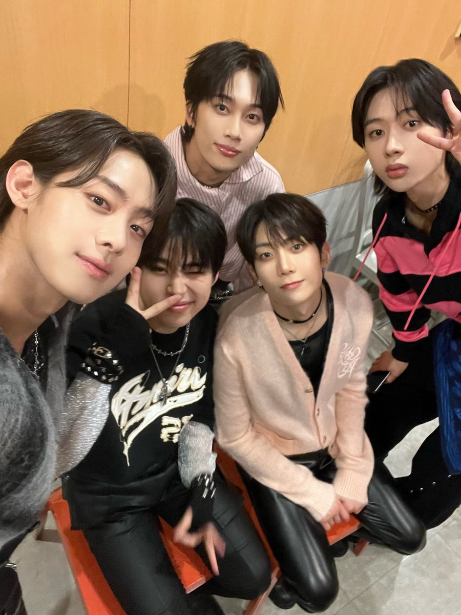 Hi-Fi Un!corn tweet media