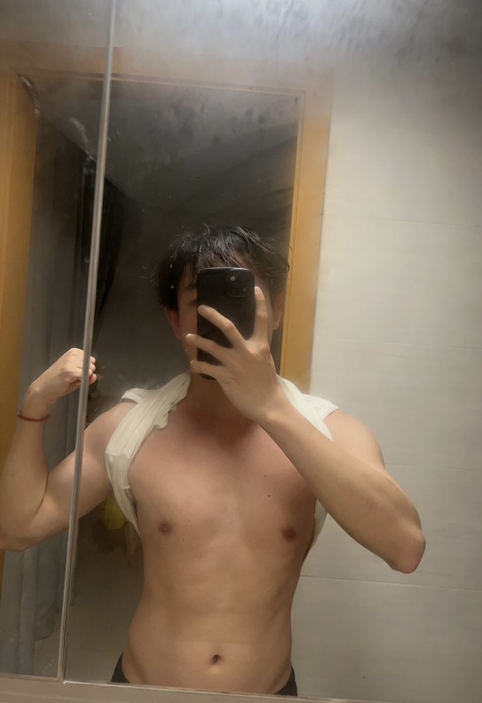 fafengtu's tweet photo. 不知道哇，反正娃的身份很曼妙 https://t.co/ZKGvMqeq2F