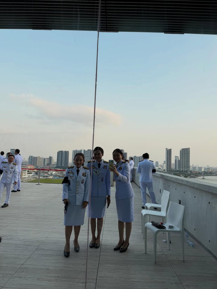 𝐛𝐞𝐭𝐭𝐲𝐛𝐫𝐰 tweet media